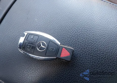 2015 Mercedes-Benz S 550 4Matic z USA, uszkodzony, nr VIN WDDUG8FB3FA086336